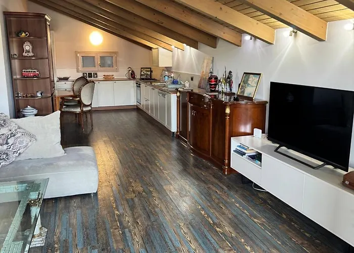 Chateaux Blloku * Tirana